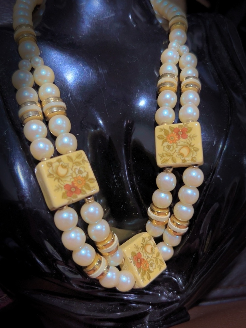 Classic Cream Pearl Necklace with Floral Ceramic Accents vintage